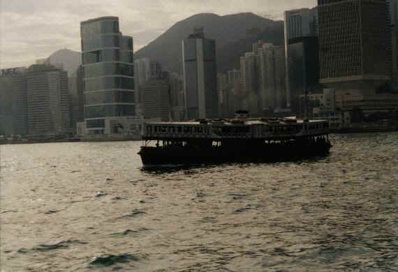 Star Ferry Hong Kong Dec 1999.JPG (37918 bytes)